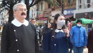 İyi Parti'liler okul önlüğü giydi, "Öğrenci Andı" kararını protesto etti