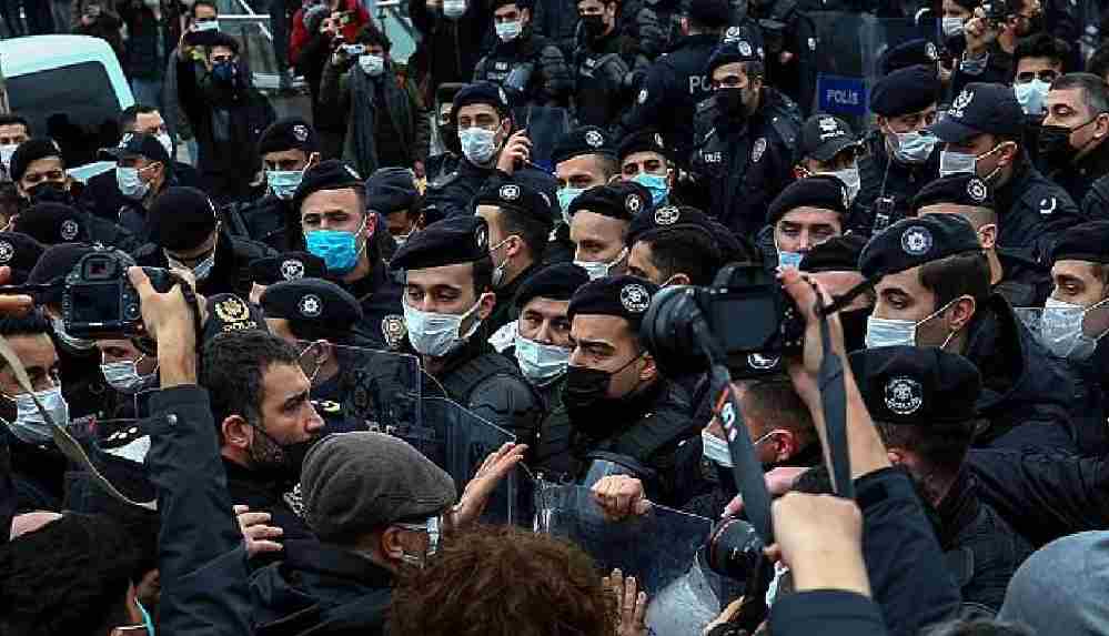 Kadıköy'deki _Boğaziçi_ protestosuna katılan 23 kişiye dava_ 7 yıla kadar hapis istendi