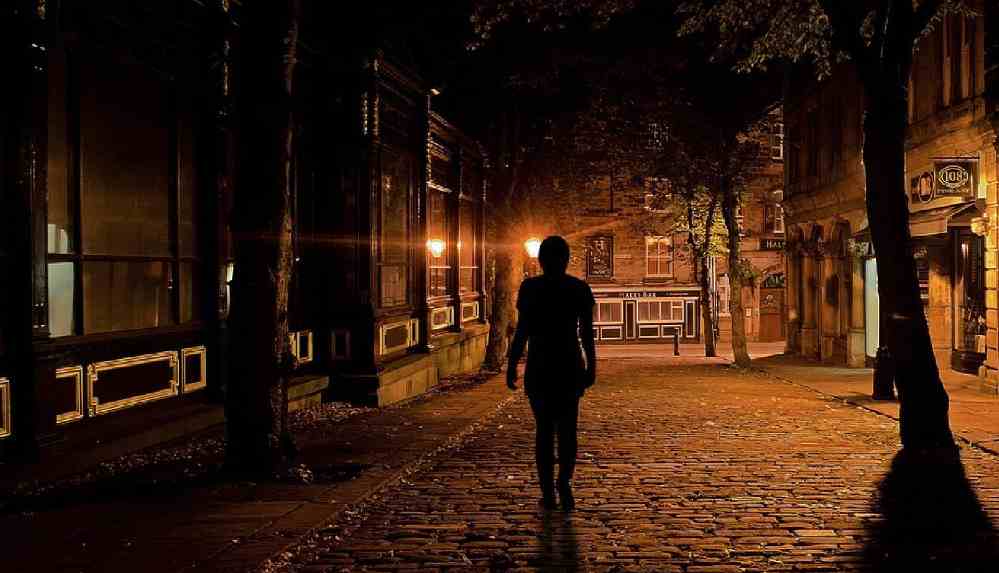 "Kadınların yüzde 27'si gece yalnız yürürken kendini güvensiz hissediyor"