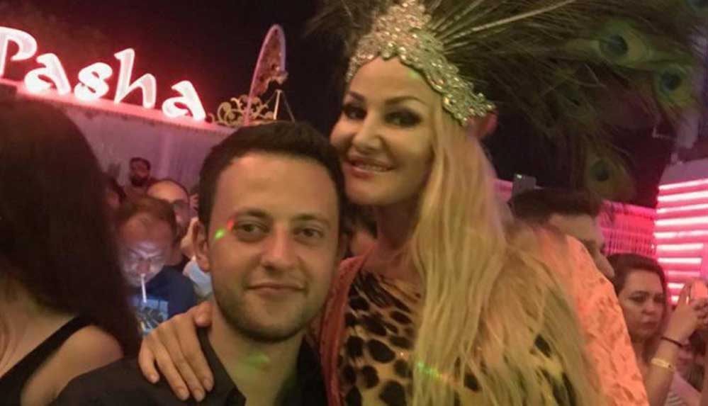 Karar yazarı Akif Beki: "Büro elemanı maaşıyla o hayatı nasıl yaşadı, o paralar eline nasıl geçti" diye sormak ayıplanıyor 4 Karar-yazarı-Akif-Beki--'Büro-elemanı-maaşıyla-o-hayatı-nasıl-yaşadı,-o-paralar-eline-nasıl-geçti'-diye-sormak-ayıplanıyor