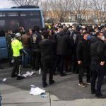 Minibüsçüler UKOME kararını protesto etti, bir minibüsçü aracını yakmaya çalıştı 13 Minibüsçüler UKOME kararını protesto etti, bir minibüsçü aracını yakmaya çalıştı