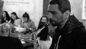 Müzisyen Ağahan Yerdelen ekonomik sorunları yüzünden yaşamına son verdi