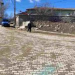 Oğluyla kavga ettiği iddiasıyla iki öğrenciyi silahla öldürdü