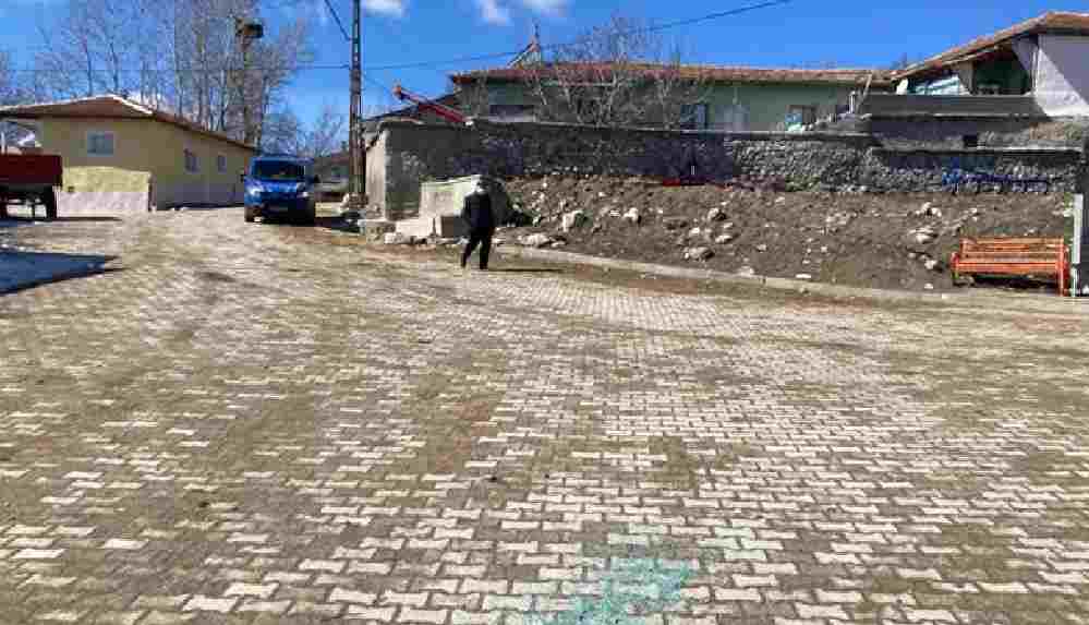 Oğluyla kavga ettiği iddiasıyla iki öğrenciyi silahla öldürdü