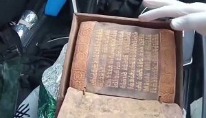 Samsun’da-altın-işlemeli-2500-yıllık-Tevrat-ele-geçirildi