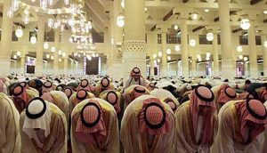 Suudi Arabistan’da teravih namazı 10 rekata indirildi