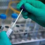 Yurt dışından gelenlerin _PCR testi ibrazı zorunluluğu_ uygulaması devam edecek