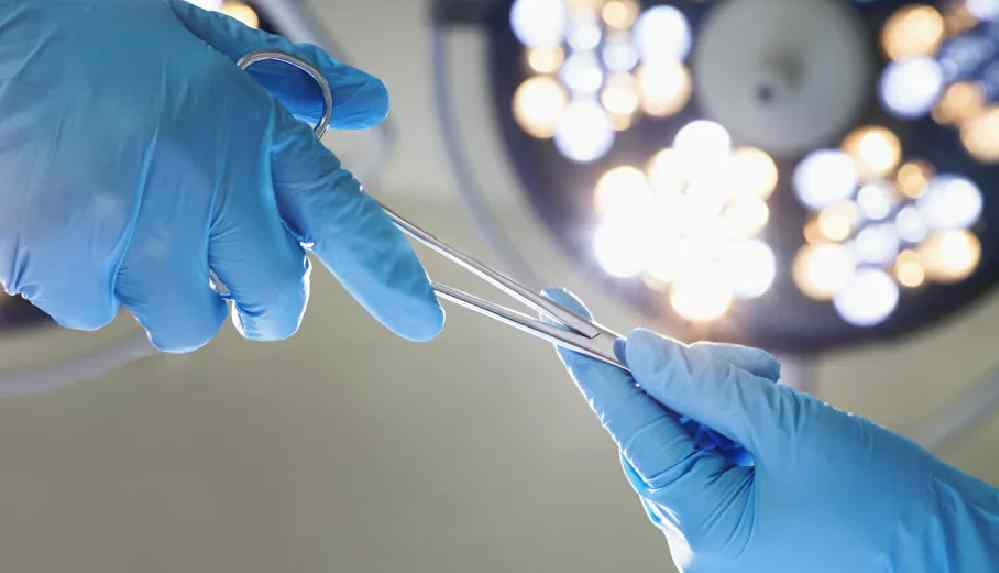 ‘Ölü’ sanılan adam otopsi masasında canlandı