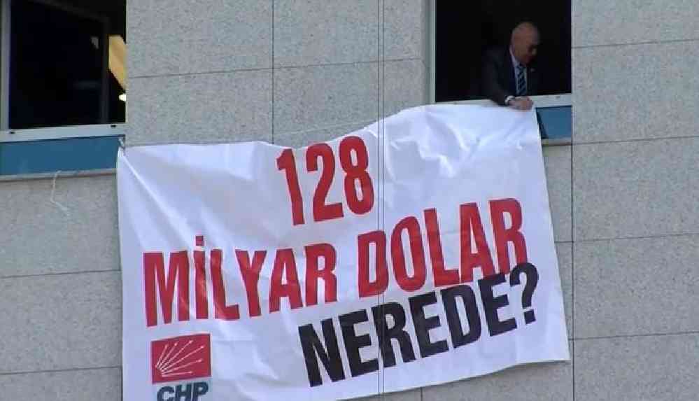 '128 milyar dolar nerede?' pankartı Meclis'e asıldı
