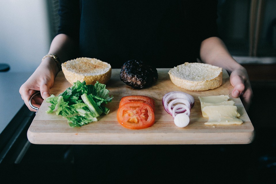 Diyette olanlara şişmanlatmayan hamburger önerisi: Kereviz burger