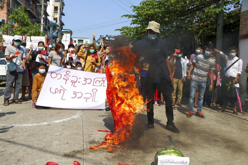 Myanmar'da bilanço ağırlaşıyor: 250 bin kişi evlerini terk etti, 738 can kaybı, 3 bin 300 tutuklu