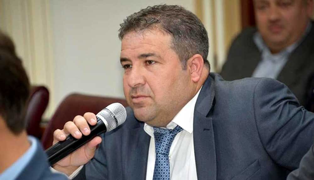 AKP'li belediye meclis üyesi, "taşınmazlar hunharca satılıyor, bu vebalin altında kalamam" diyerek, istifa etti!
