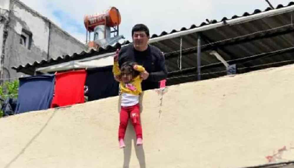 Adana'da akılalmaz olay_ Kızını _Onun kanı akarsa büyü bozulacak_ diyip damdan sarkıttı