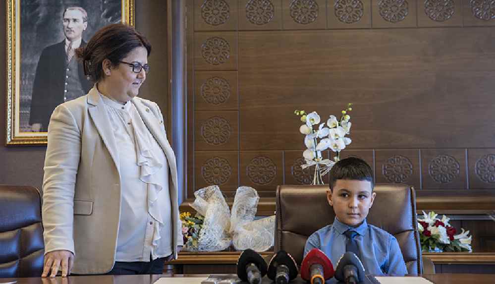 Aile ve Sosyal Hizmetler Bakanı Derya Yanık'ın küçük çocuk için sözleri sosyal medyada tepki çekti