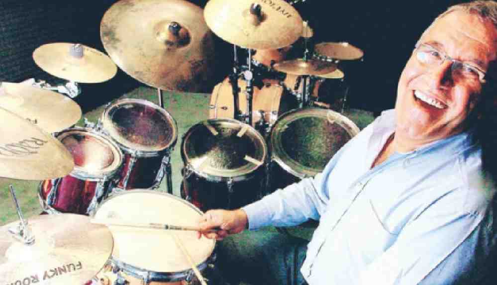 Ünlü müzisyen Asım Ekren hayatını kaybetti