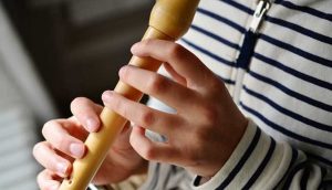 Beş çocuk okulda aynı flütü kullandı; sonuç: 14 kişi pozitif