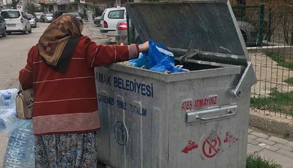 Çöpten plastik toplayan 68 yaşındaki kadın: Plastik toplamazsam gecekondumda ölümü bulurlar
