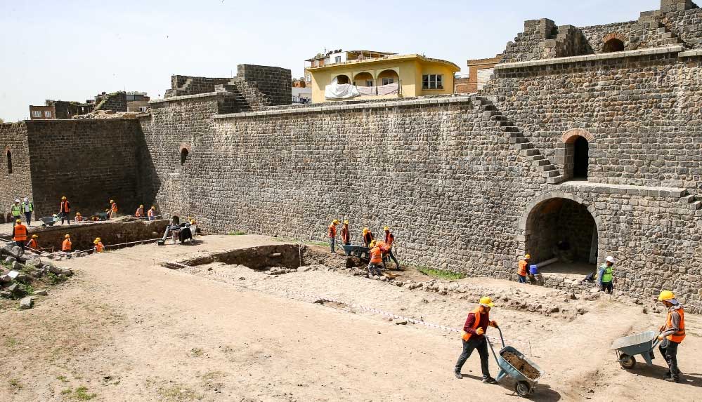 Diyarbakır'da-yaklaşık-2-bin-yıllık-Roma-yolu-gün-yüzüne-çıkartılacak