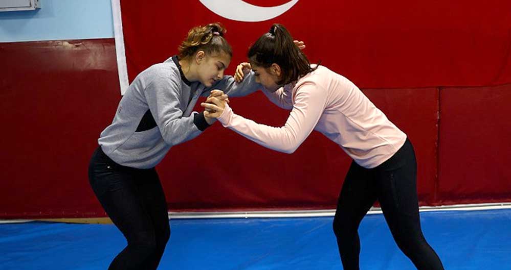 Edirneli-milli-güreşçiler-'Kızlar-güreş-yapamaz'-diyenlere-inat-Avrupa-Şampiyonasına-hazırlanıyor