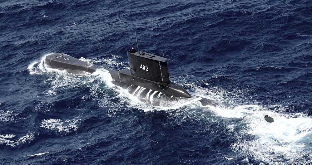 Endonezya açıklarında kaybolan denizaltıdaki 53 kişi hayatını kaybetti