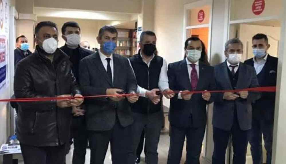 Ensar Vakfı’nın kurdelesini İlçe Milli Eğitim Müdürü kesti