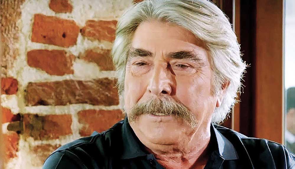 Erdal-Özyağcılar--Ağabeyim-ölünce,-ailem-beni-sadece-yaşamama-yetecek-kadar-besledi