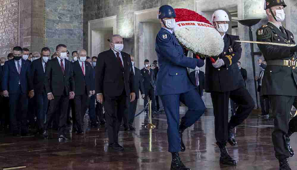 Cumhurbaşkanı Erdoğan ve MHP lideri Bahçeli Anıtkabir'deki törene katılmadı