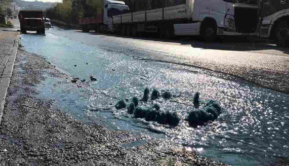 Esenyurt'ta _mavi su_ bu kez rögardan fışkırdı