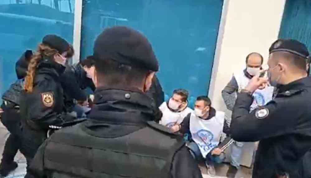 Eylemde PTT emekçileri gözaltına alındı