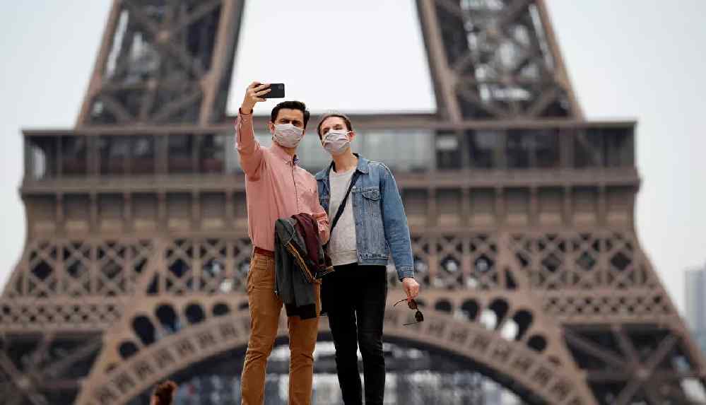 Fransa, 15 Haziran'dan itibaren 18 yaş üstü herkesin aşıya erişimini sağlanacak