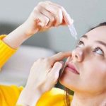 Gözüne damla yerine yapıştırıcı sürdü