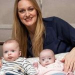 Hamileyken hamile kaldı, aynı anda iki bebek doğurdu