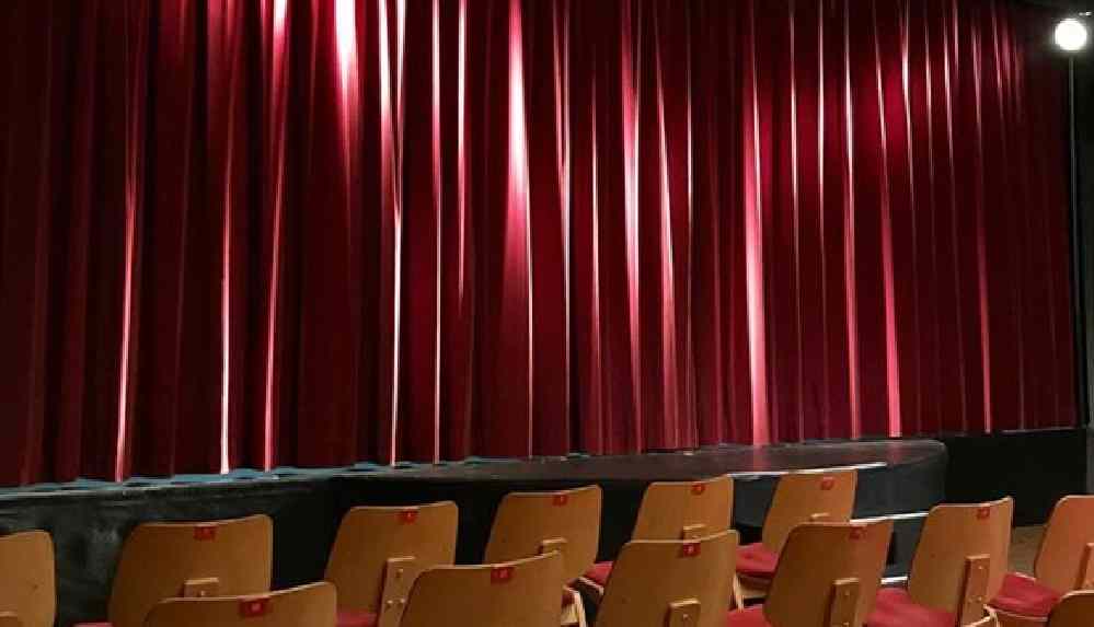 Hollanda’da tiyatroların bazı önlemler alınarak yüzde 50 seyirciyle açılması görüşülüyor