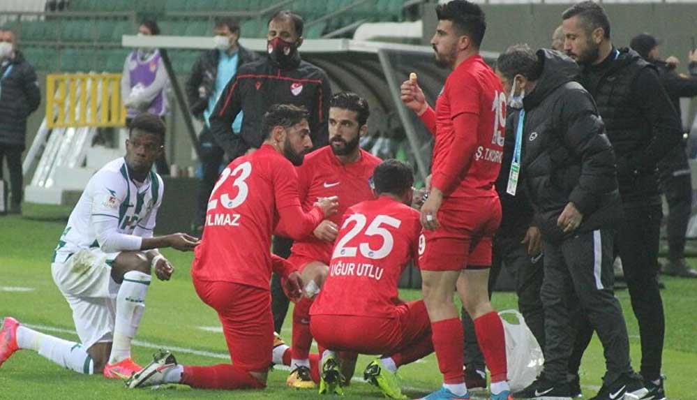 İftar saatinde oyun durunca oruçlarını açtılar 4 İftar-saatinde-oyun-durunca-oruçlarını-açtı