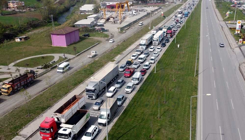 İstanbul'da tam kapanma öncesi trafik yoğunluğu