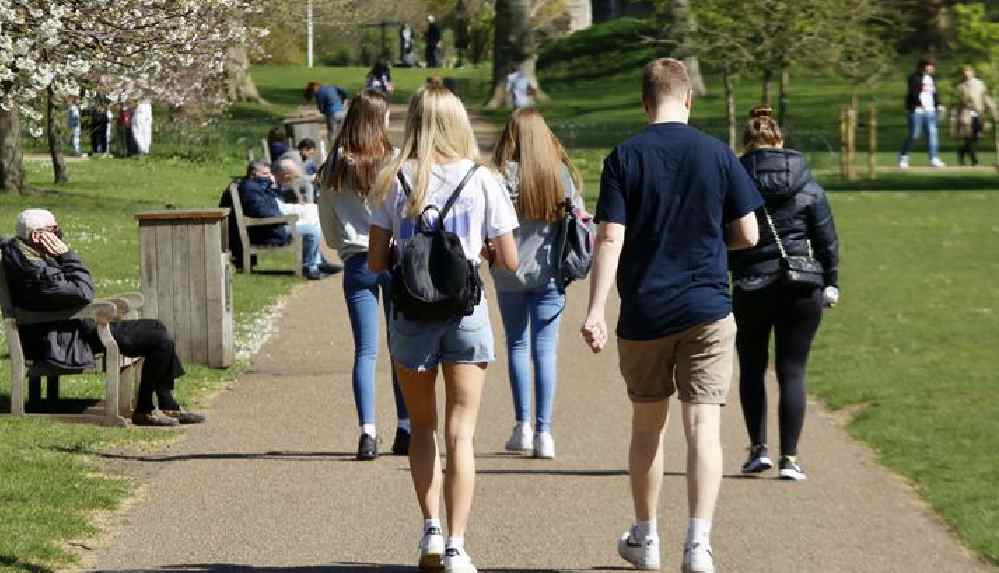 İngiltere sürü bağışıklığına geçiyor