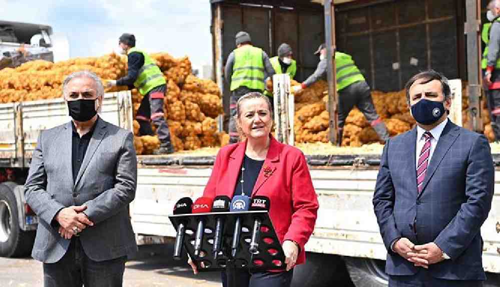 İstanbul Vali Yardımcısı patates ve soğanları il sınırında törenle karşıladı