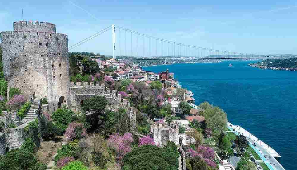 Kültür ve Turizm Bakanlığı'nın hazırladığı İstanbul tanıtım filmine sosyal medyada büyük tepki