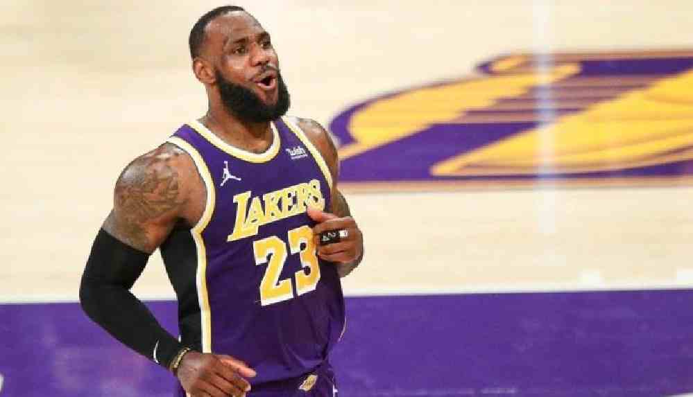 LeBron James'in oyuncu kartı 5,2 milyon dolara satıldı