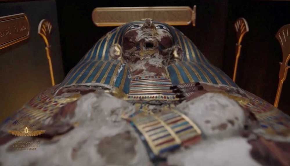 Mısır’da 18 kral ve 4 kraliçenin mumyası kortej eşliğinde müzeye taşındı