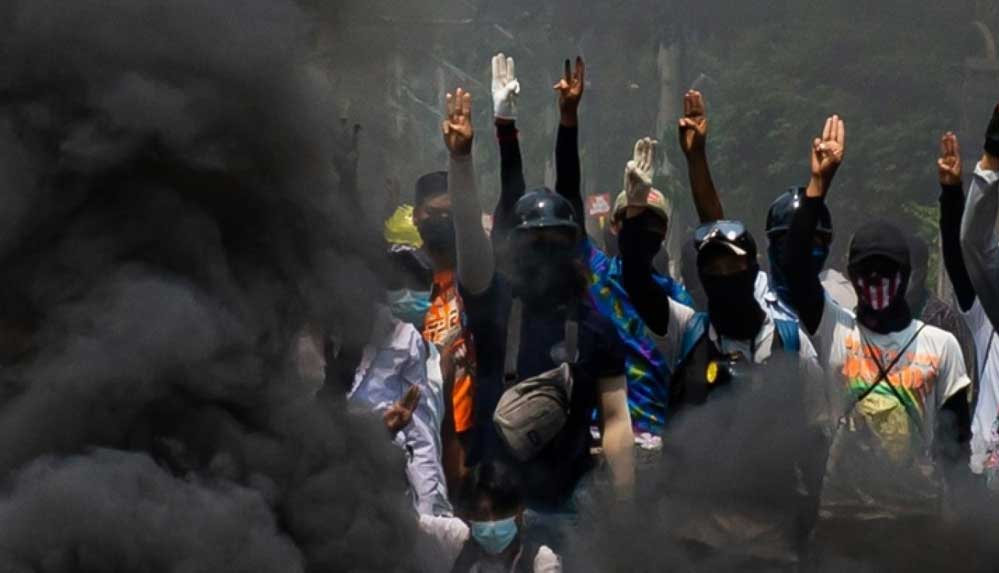 Myanmar'da güvenlik güçlerinin silahlı müdahalesi sonucu ölenlerin sayısı 701'e çıktı 4 Myanmar'da-güvenlik-güçlerinin-silahlı-müdahalesi-sonucu-ölenlerin-sayısı-701'e-çıktı