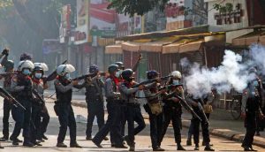 Myanmar’da ordu 20 protestocuyu daha öldürdü, 19 kişiye idam cezası verdi