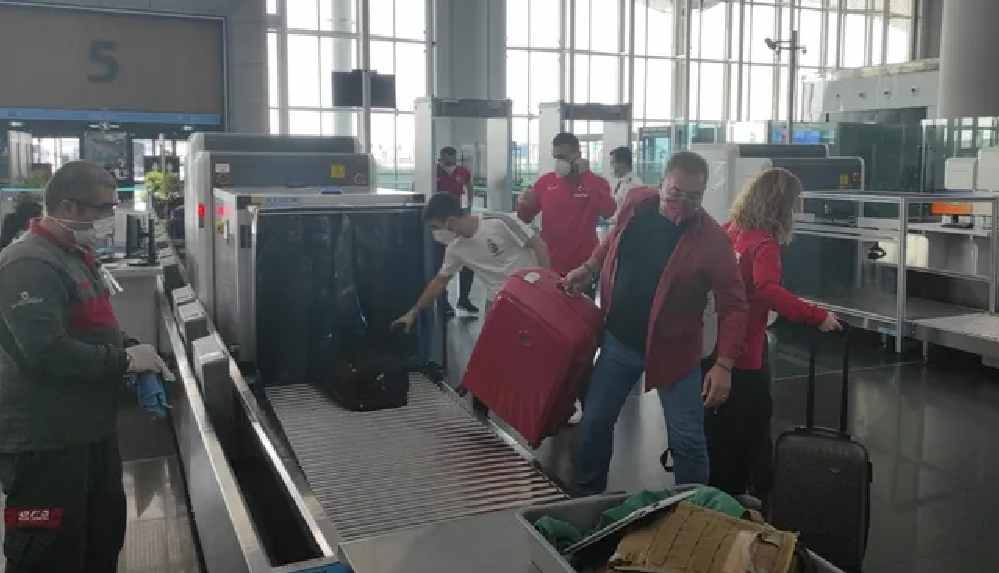 Otogar ve havalimanlarında 'tam kapanma' yoğunluğu