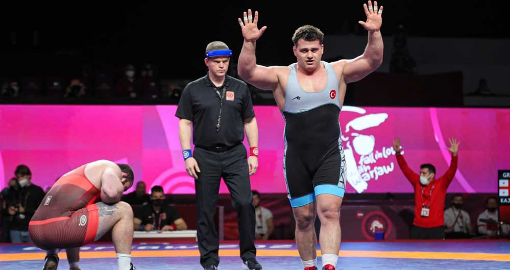 Rıza Kayaalp'in baba evinde şampiyonluk sevinci