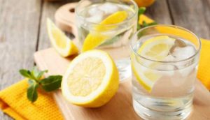 Sabah limonlu su içmenin faydaları nelerdir, limonlu su içmek zayıflatır mı?