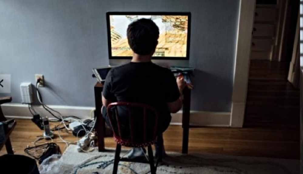 Salgında ekran bağımlığı_ 'Altına bez isteyen ergenler var'