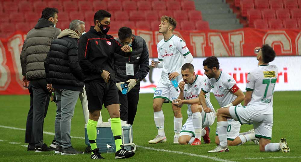 Samsunspor-Bursaspor maçında iftar arası 5 Samsunspor-Bursaspor-maçına-iftar-arası