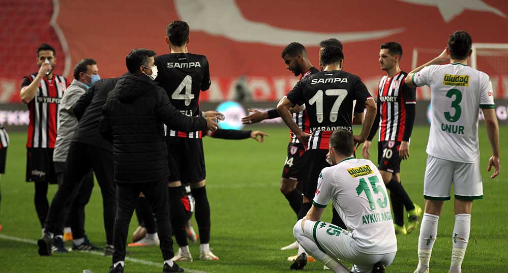 Samsunspor-Bursaspor maçında iftar arası