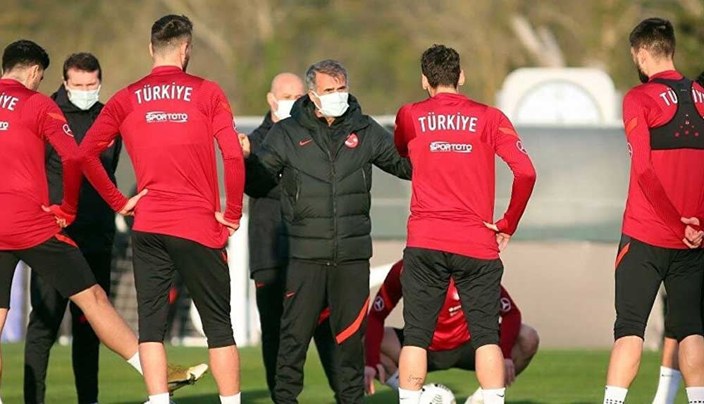 Türk-Milli-Takımı'ndaki-Kovid-19-vakalarıyla-ilgili-iddia--'Test-sonuçları-beklenmeden-yemek-yendi,-antrenmana-çıkıldı'