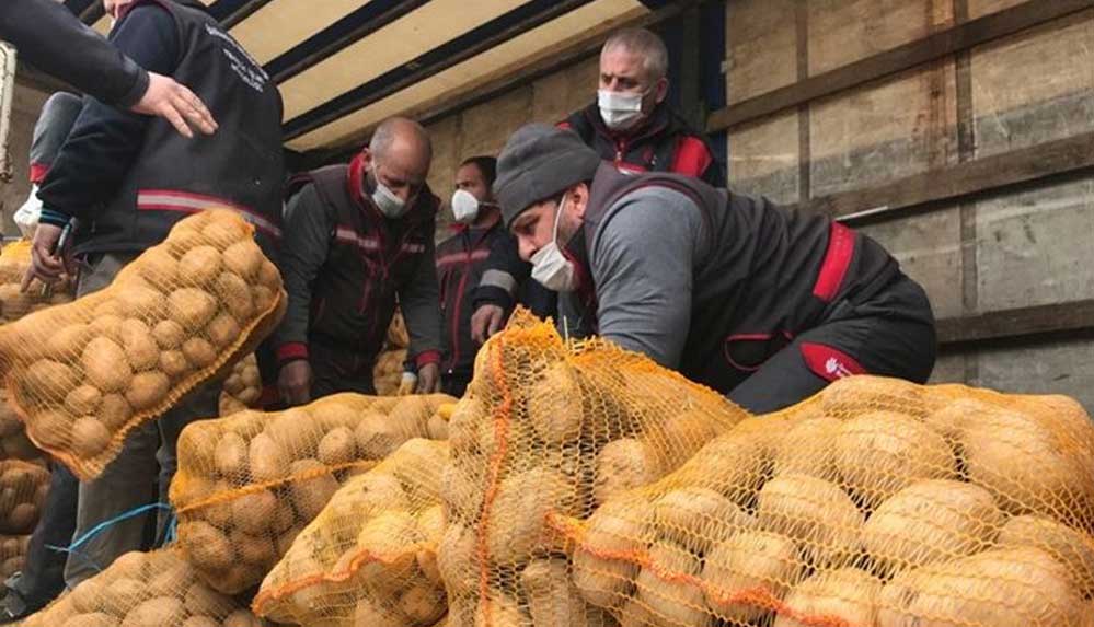 Üreticiden alınan patates ve soğanlar ücretsiz dağıtılmaya başlandı